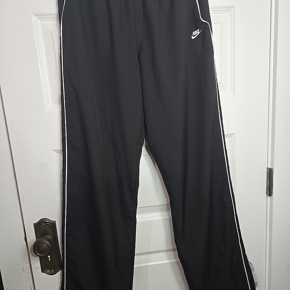 Nike Black Track Pants Womens Sz L 12-14 - Picture 1 of 10